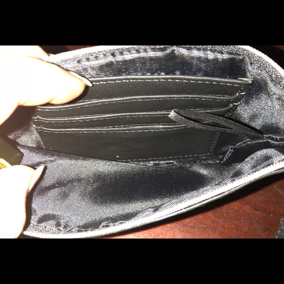 Non leather Wristlet - Picture 4 of 4